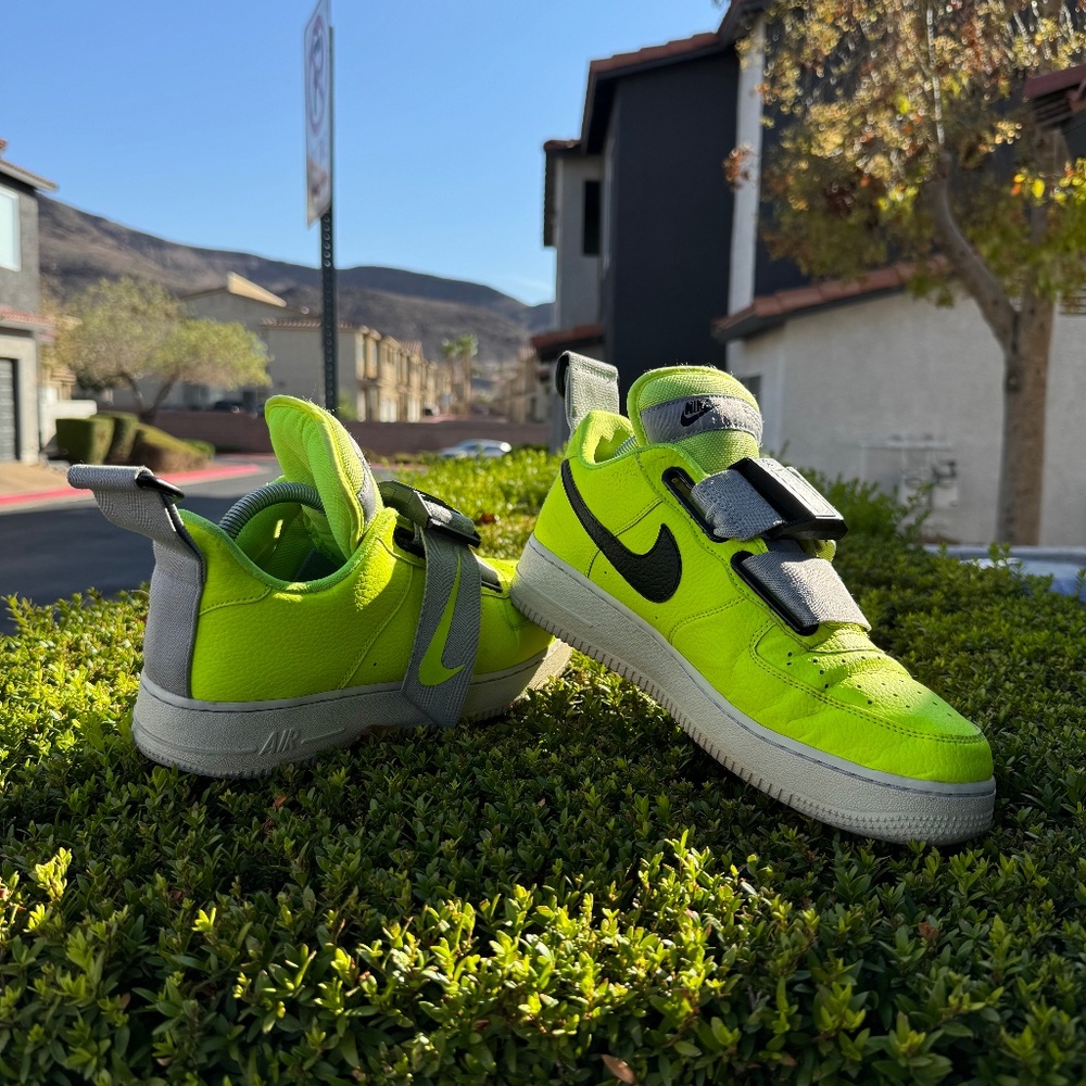 Used in very good condition NIKE Air Force 1 Low Utility 'volt - Yellow